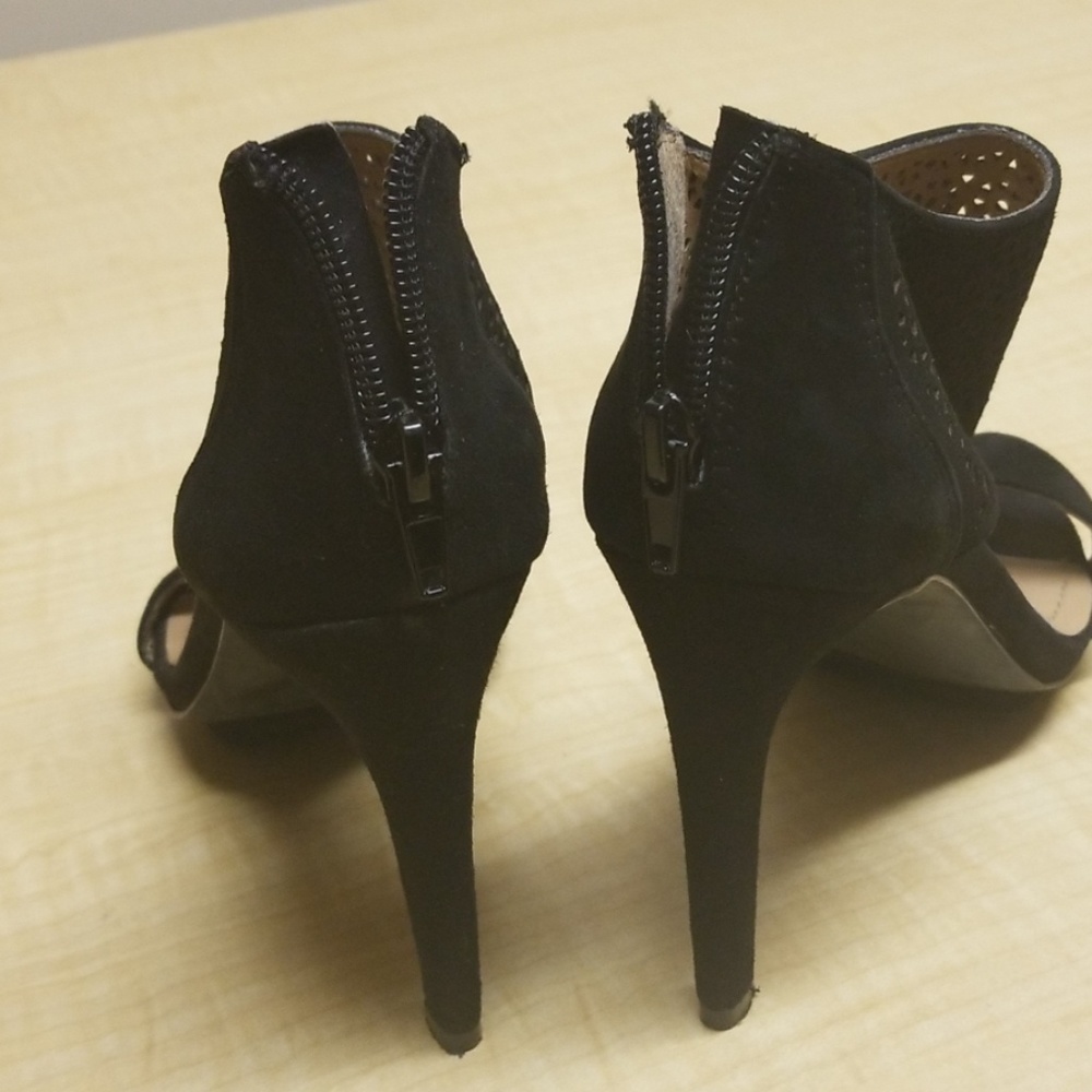 Shoes - Picture 4 of 5